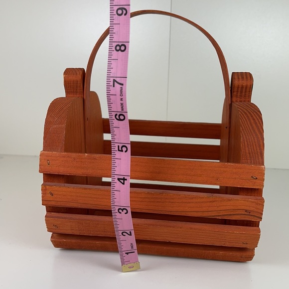 Cute Handcrafted Pumpkin 🎃 Basket Sawmill Critter - Picture 7 of 8